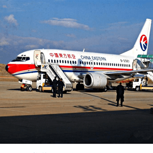 烟台机场空运航空快运业稳步发展的原因是什么？